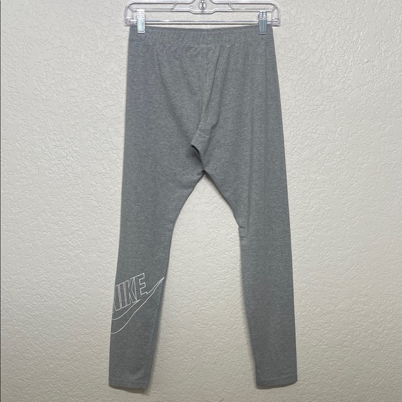 Nike Women’s Size Medium Gray Logo Tee and Leggings Set - Picture 10 of 10